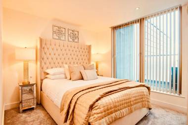 Deluxe City Centre Apt Waterside View& Free Parking!