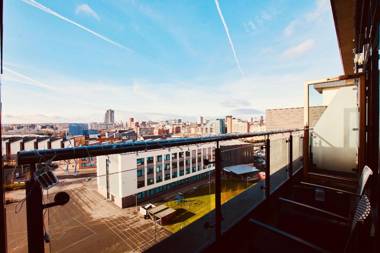 Deluxe City Centre Apt Waterside View& Free Parking!