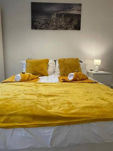 Clarendon Luxury Gated City Apartments