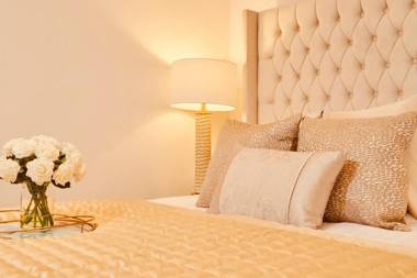 King Deluxe City Apt Large Balcony& Free Parking!