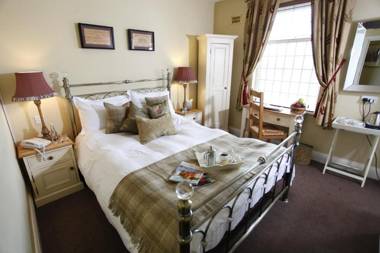 Longlands Inn & Cottages