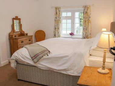 The Old Farmhouse Upper Pitts