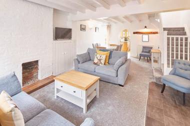 Host & Stay - Dove Grey 25 West End