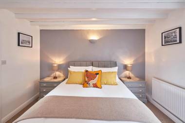 Host & Stay - Dove Grey 25 West End