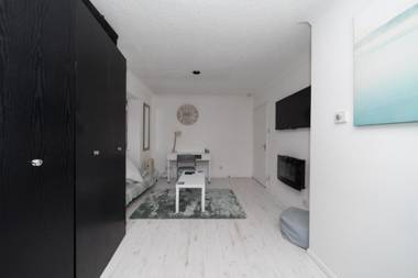 Hullidays - Trinity Studio Apt.