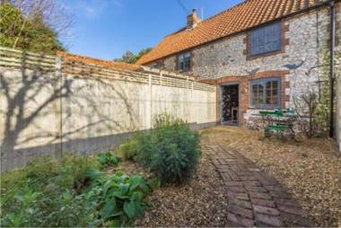 No33 Thornham Cottage 3