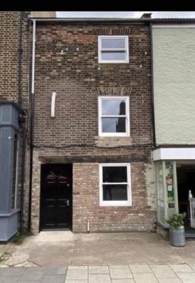 Room in House - Private En-suite Room In Town Close To Hospital