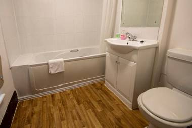 Royal Hotel Kettering by Paymán Club