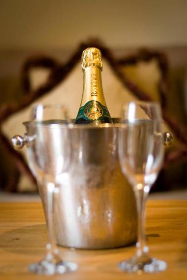 Tweedies Bar and Lodge