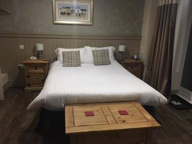 Ye Olde Fighting Cocks