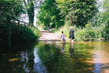 Orchard Cottage cosy rustic comfort just across the fields to a great Pub
