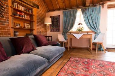 Snow Cottage laid back style with footpaths to a great Macro Brewery Pub