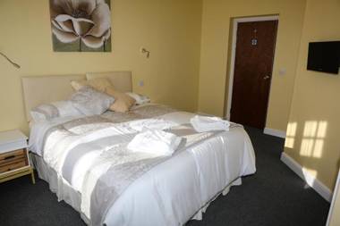 Sandpiper Inn B&B and Pub