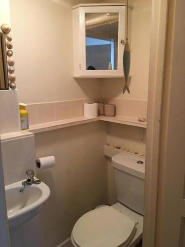 Homely 2-Bed Apartment in Combe Martin