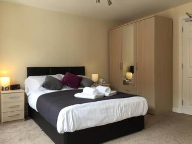 6-bedroom Contractor House with 6 bathrooms Free WiFi and Parking - Kennedy House by Your Lettings Peterborough