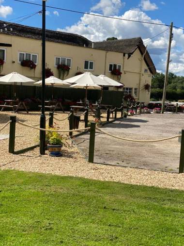 Greyhound Country Inn