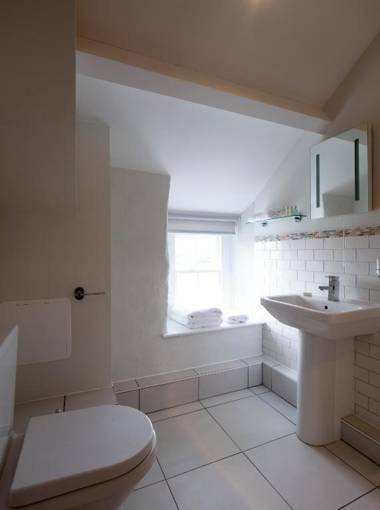 Blas Mwy Black Lion B and B