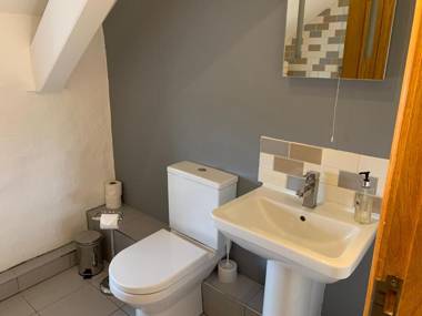 Blas Mwy Black Lion B and B