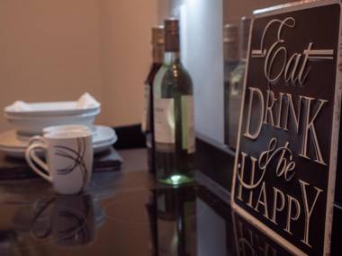 Near Hinckley Centre sleeps up to 6 spacious ground floor apartments with secure parking