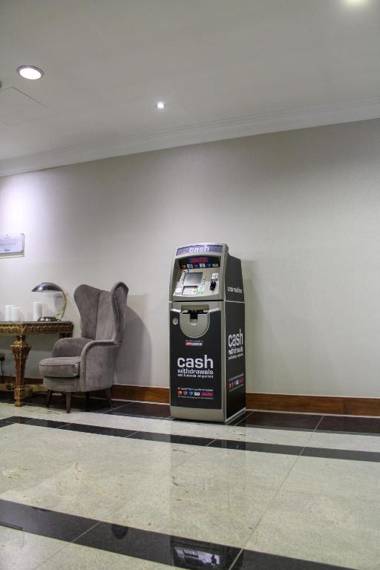 Renaissance London Heathrow Hotel