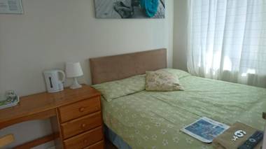 Room in Guest room - Double Room private shower room deg-yr
