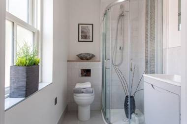 Chic & Luxurious Townhouse - Central Marlow