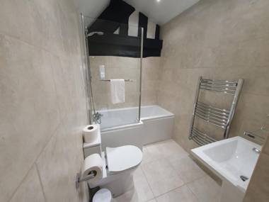 Old Court Hotel & Suites