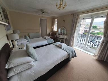 Old Court Hotel & Suites