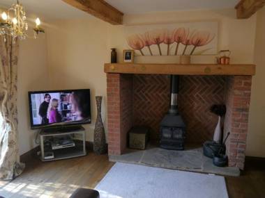 Measure Cottage - Sleeps 5 - Private Hot tub and garden