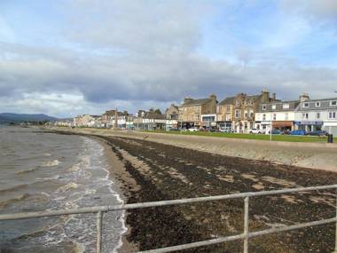 Snug - Meadhan Apartment