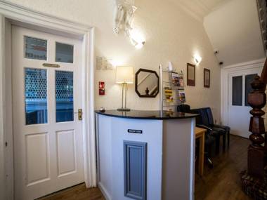 OYO The Douglas Hotel