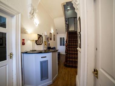 OYO The Douglas Hotel