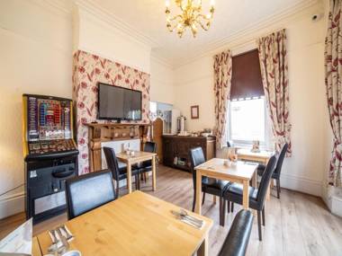 OYO The Douglas Hotel