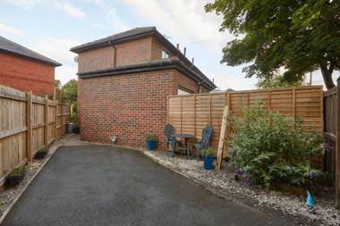 Host & Stay - The Limes