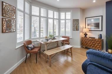 Host & Stay - Green View