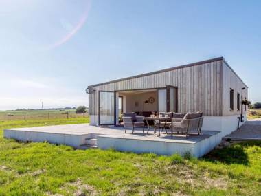 2-Bed Modern Bungalow - Outstanding Country Views