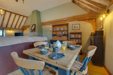 Chestnut Barn Runham 1880's Barn conversion