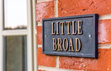 Little broad 2 bed cottage in tranquil setting