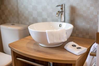 Stewarts Resort Lodge 8