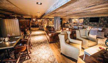 Bowfield Hotel & Country Club