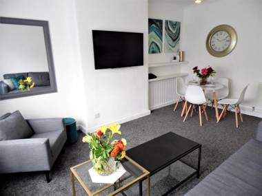 Penilee Upper Apartment