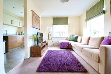 Lovely 2 Bedroom Apartment Overlooking River Clyde