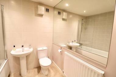 Lovely 2 Bedroom Apartment Overlooking River Clyde