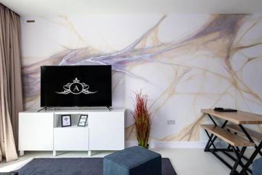 2nd Floor Large Apartment with Fire Stick