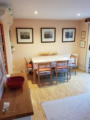 Sweet Modern Country Cottage with Garden