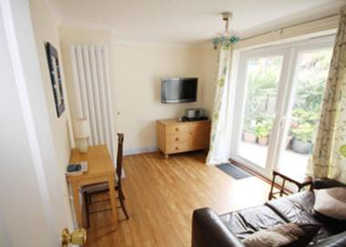 Spacious Detached House with Parking & Views