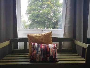 2 Bedroom Apartment at Kent Escapes Short Lets & Serviced Accommodation Kent Bouverie Escape Folkestone with Wifi