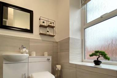 The North West Contractors Base - 9 Bedroom - EV Charging