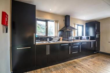 Rock Cottage - 3 Bedroom Holiday Home - Fishguard