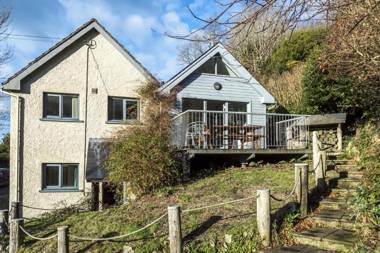 Rock Cottage - 3 Bedroom Holiday Home - Fishguard